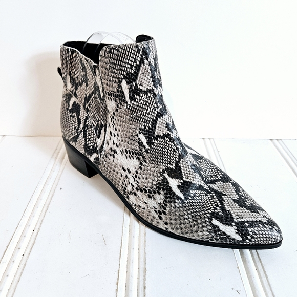 Halogen Skylar Snake Print Ankle Booties Womens 7.5 Black White Pointed Toe - Picture 1 of 15